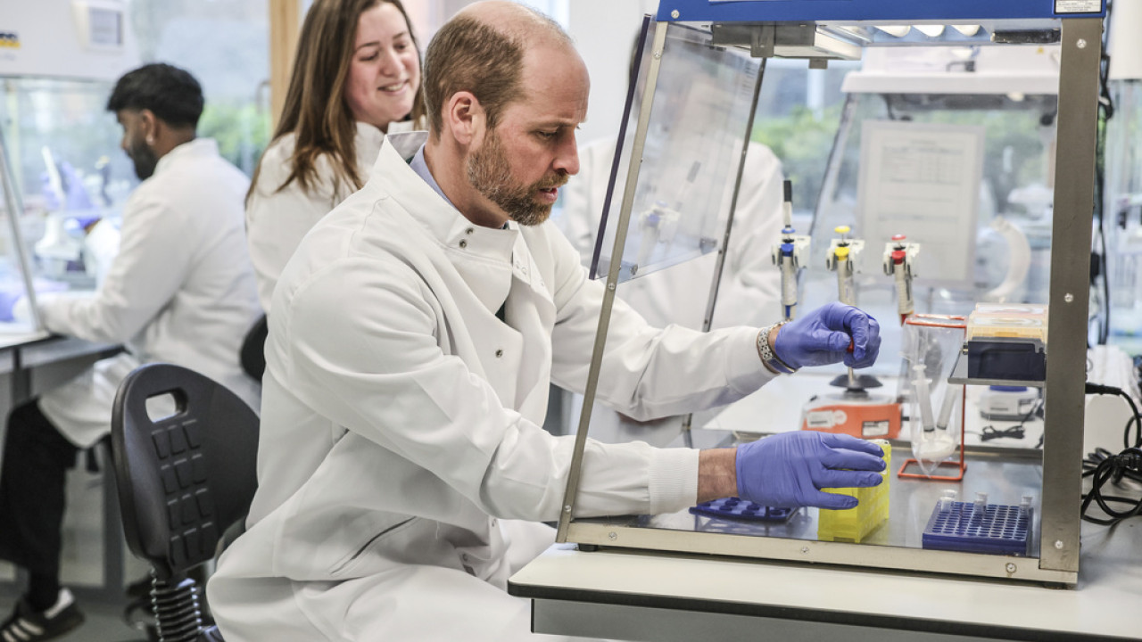 ΗΠΑ: Μειώθηκε κατά 31% η δημόσια χρηματοδότηση της έρευνας για τον καρκίνο αφότου ανέλαβε ο Ντόναλντ Τραμπ