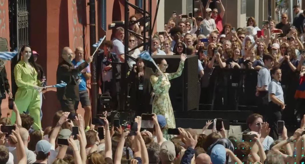 Eurovision 2025: Σε εξέλιξη η παρέλαση στο Τιρκουάζ Χαλί και η τελετή έναρξης – Δείτε LIVE