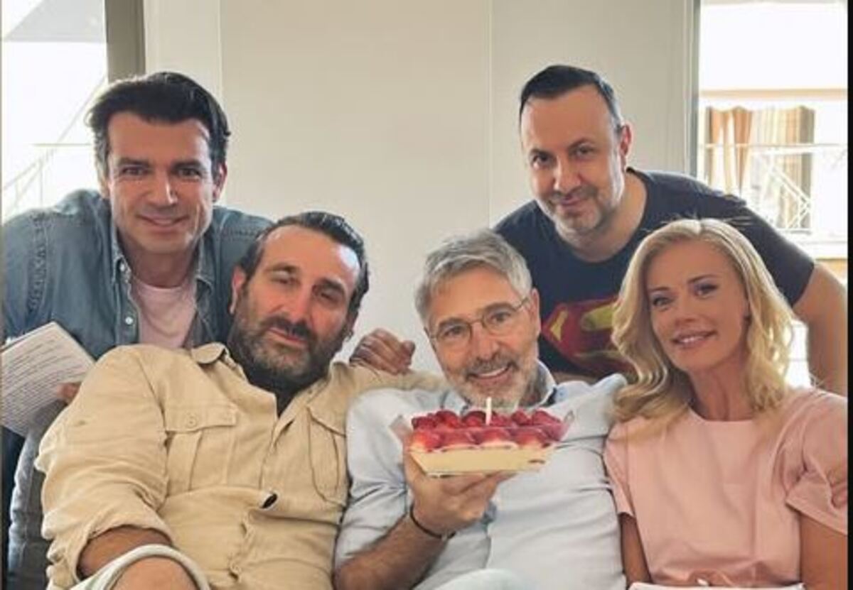 Θοδωρής Αθερίδης: Έσβησε το κεράκι των 60 – Στο πλευρό του η Ζέτα Μακρυπούλια