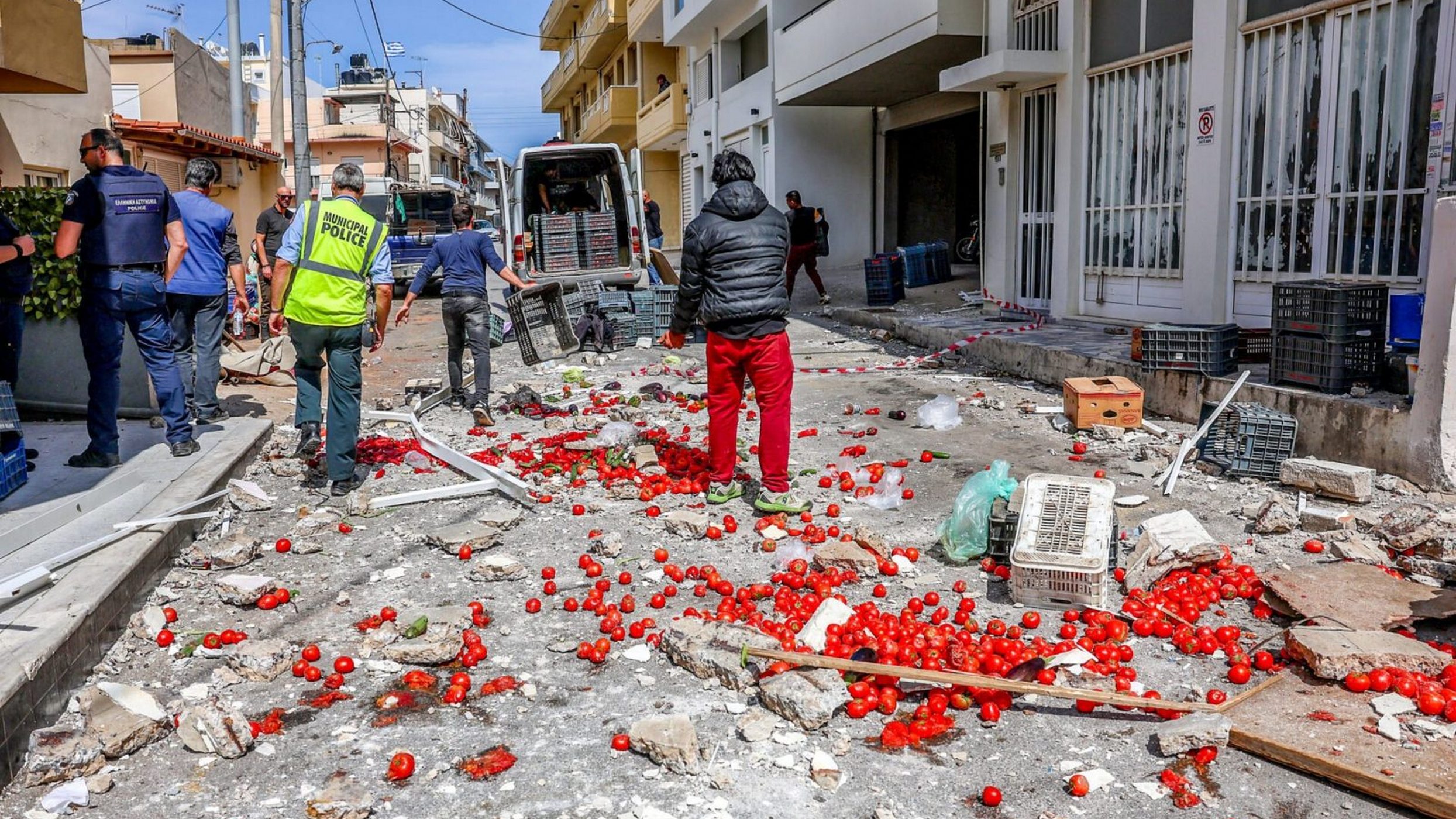 Μπαλκόνια – «παγίδες» πάνω από τα κεφάλια μας: Περισσότερες από 250 καταρρεύσεις κάθε χρόνο στην Ελλάδα