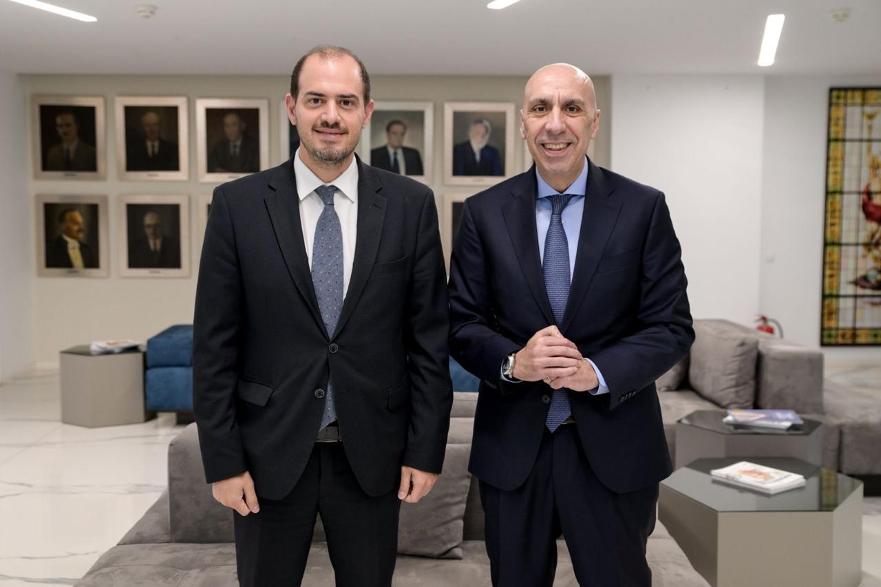 Συνάντηση Γιάννη Μπρατάκου με Γιώργο Κώτσηρα – Σταθερό και προβλέψιμο φορολογικό πλαίσιο για μια ανταγωνιστική οικονομία