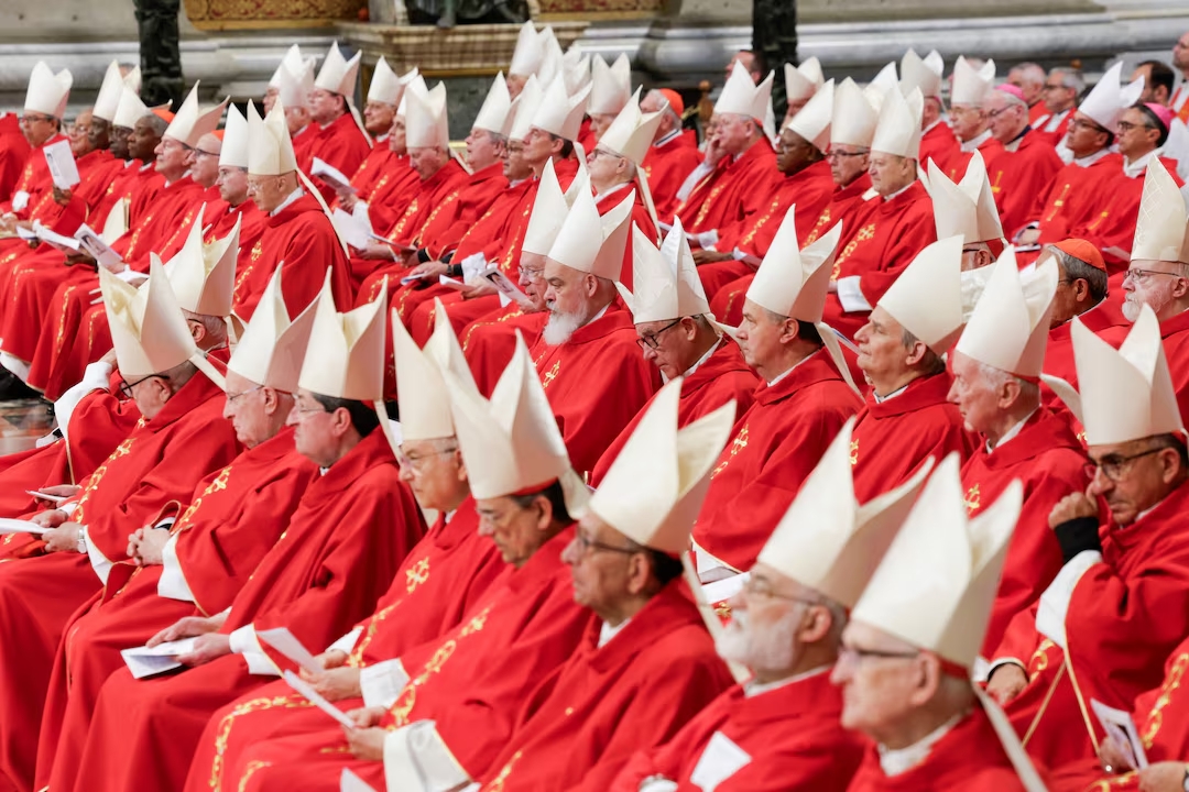 Βατικανό: Στη βασιλική του Αγίου Πέτρου οι Καρδινάλιοι για τη λειτουργία πριν από το Κονκλάβιο – Δείτε LIVE