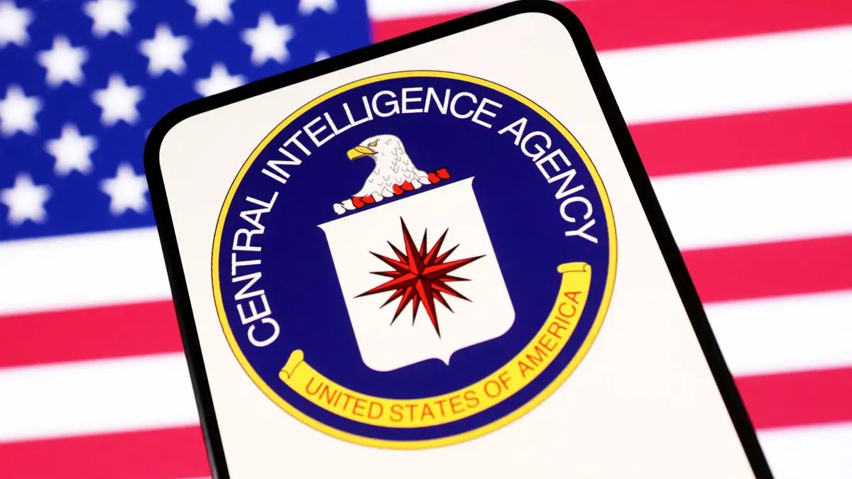 Washington Post: Ο Τραμπ αποψιλώνει τη CIA και άλλες υπηρεσίες πληροφοριών