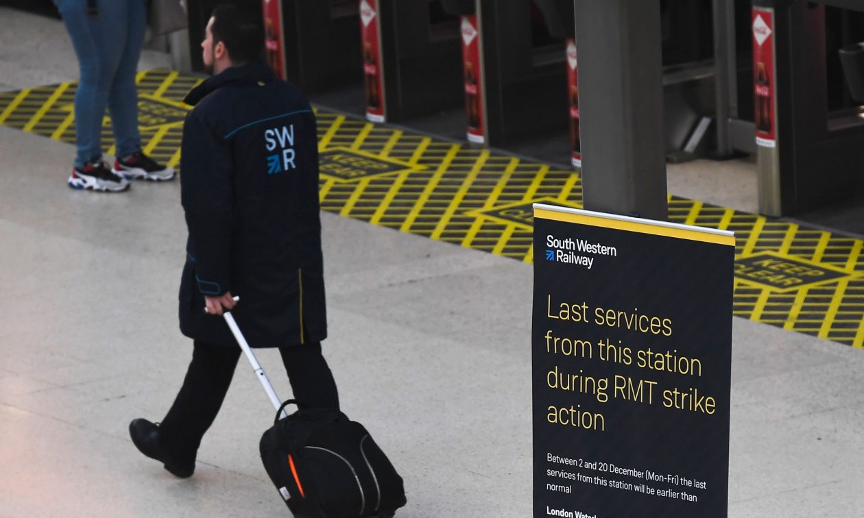 Βρετανία: Επανεθνικοποίηση της σιδηροδρομικής εταιρείας South Western Railway