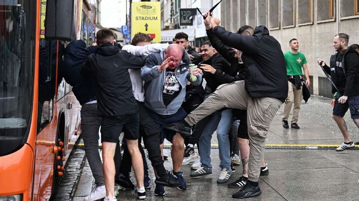 Μπέτις – Τσέλσι: Σοβαρά επεισόδια πριν από τον μεγάλο τελικό του Conference League – Τουσκ: «Μηδενική ανοχή στη βία»