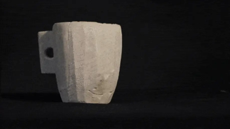 Η κούπα από ασβεστόλιθο, η οποία ανακαλύφθηκε στο όρος Σιών. Φωτογραφία: Joel Kramer/Mount Zion Expedition