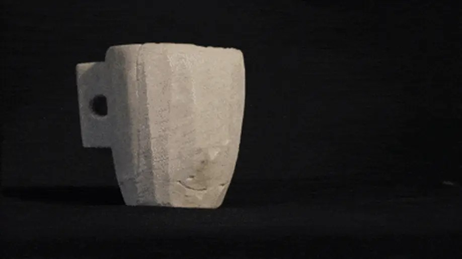 Η κούπα από ασβεστόλιθο, η οποία ανακαλύφθηκε στο όρος Σιών. Φωτογραφία: Joel Kramer/Mount Zion Expedition