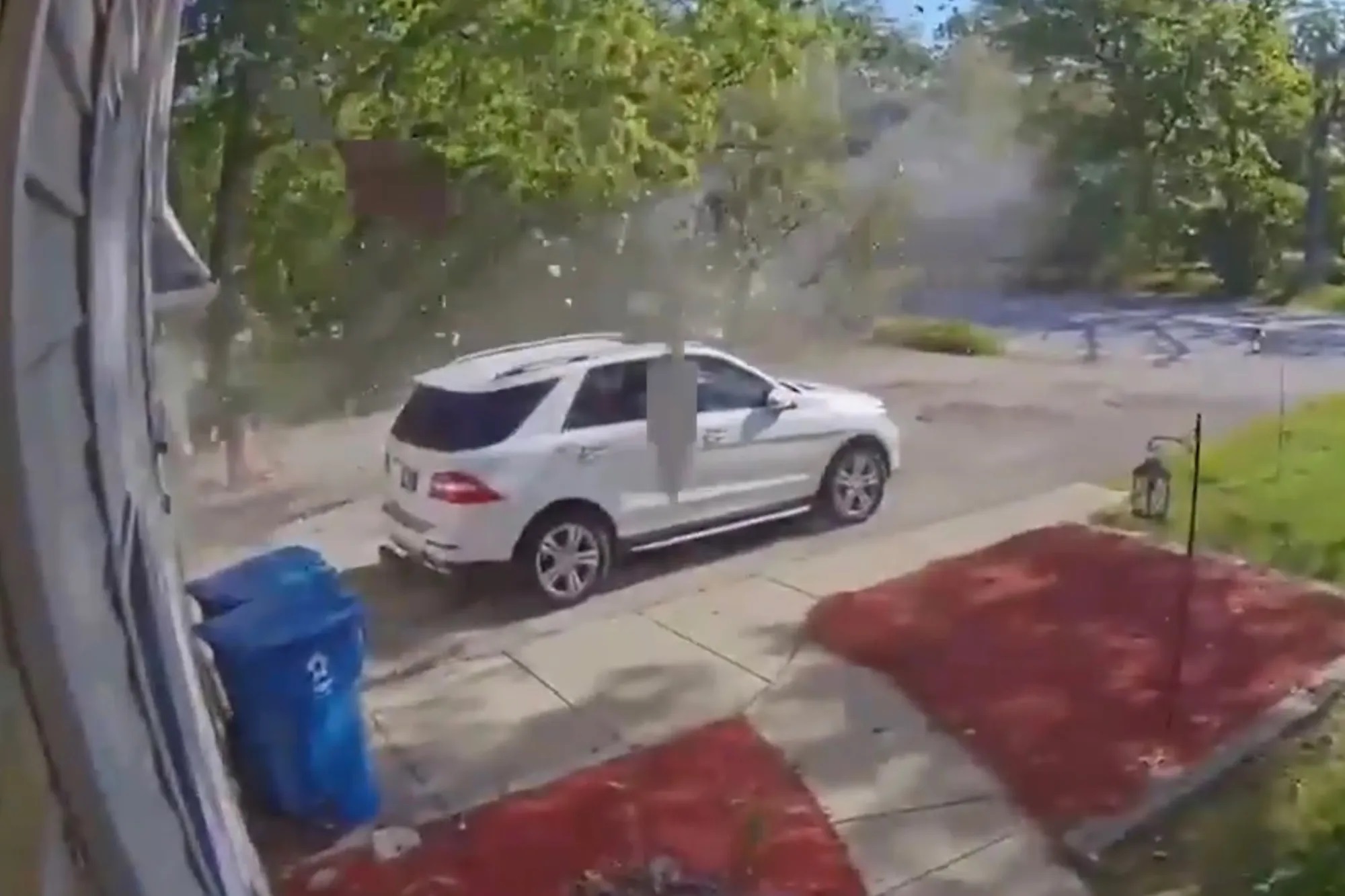 Βίντεο: Έκρηξη σε εν κινήσει φορτηγό