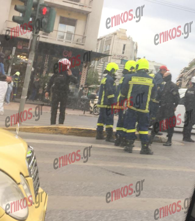 Λεωφόρος Αλεξάνδρας: Μηχανή τυλίχθηκε στις φλόγες λόγω μηχανικής βλάβης – ΦΩΤΟ αναγνώστη