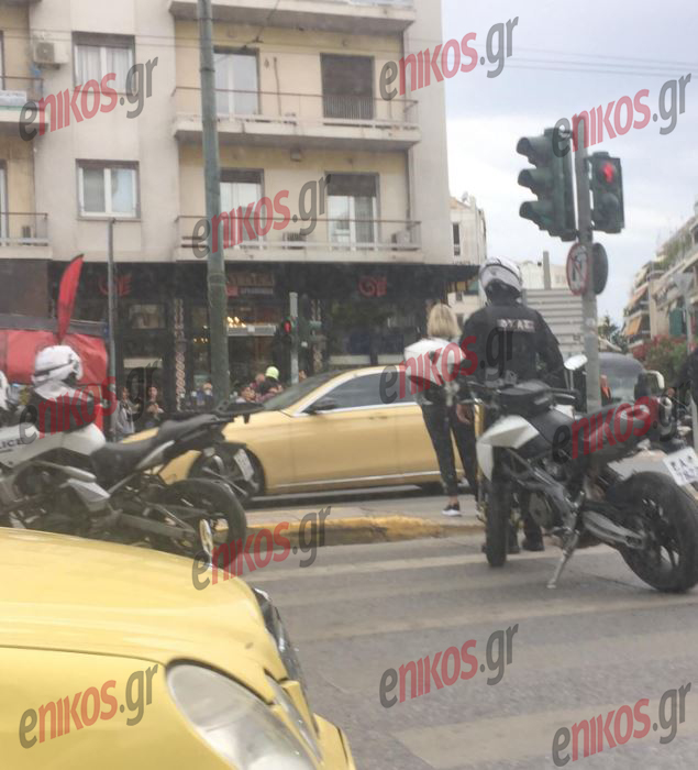 Λεωφόρος Αλεξάνδρας: Μηχανή τυλίχθηκε στις φλόγες λόγω μηχανικής βλάβης – ΦΩΤΟ αναγνώστη