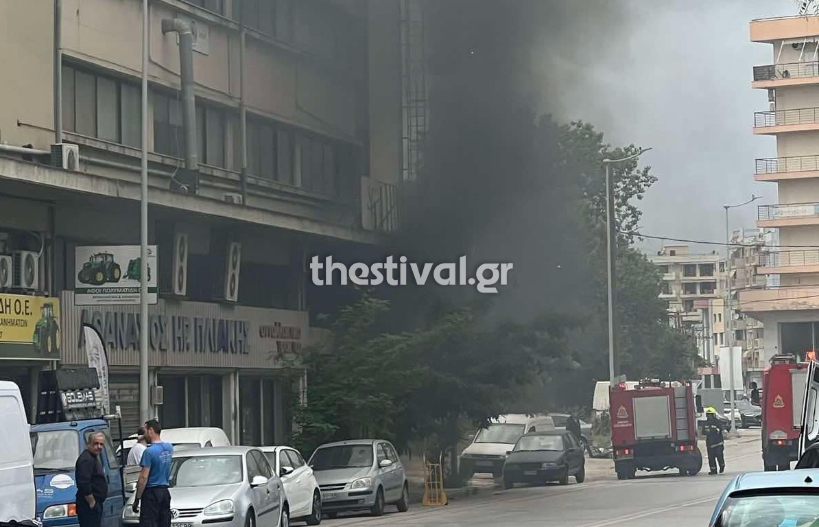 Θεσσαλονίκη: Φωτιά σε εγκαταλελειμμένο κατάστημα στην οδό Γαννιτσών – Άμεση η κινητοποίηση της πυροσβεστικής