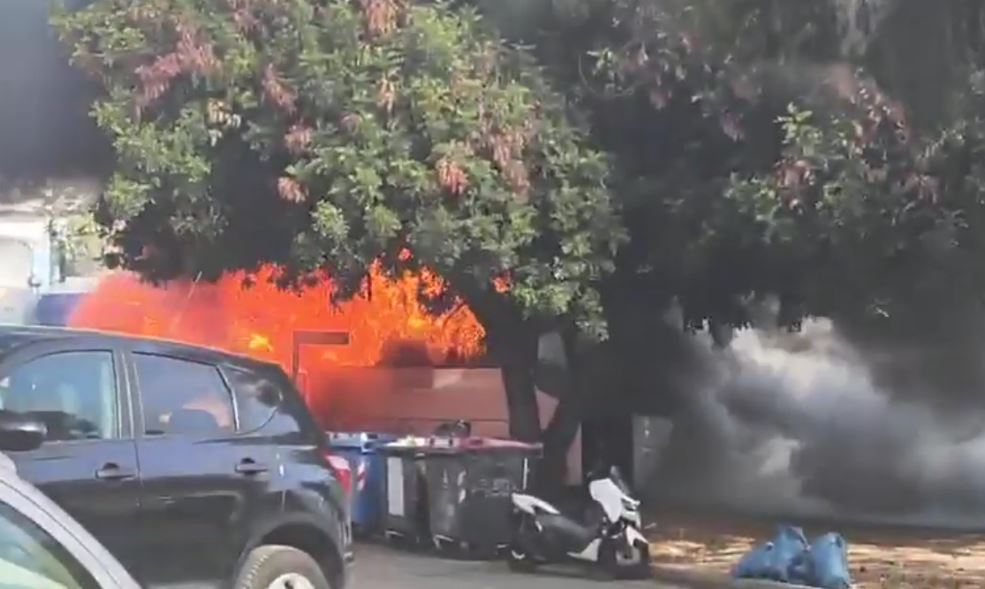 Χαϊδάρι: Φωτιά σε λεωφορείο στη Λ. Αθηνών, πού έχει διακοπεί η κυκλοφορία – Βίντεο