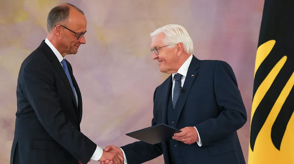 Γερμανία: Ορκίστηκε καγκελάριος ο Φρίντριχ Μερτς – Οι προκλήσεις μετά το σοκ της αποτυχίας του να εκλεγεί από την πρώτη ψηφοφορία