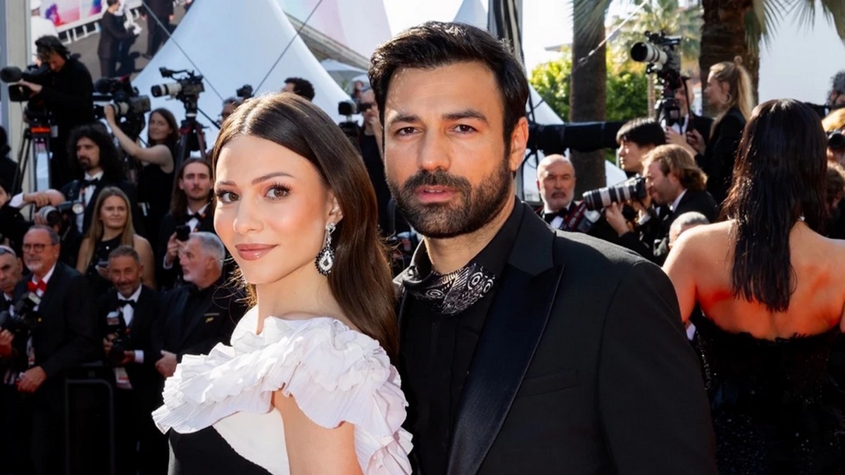 Σιμώνη Χριστοδούλου: Η εντυπωσιακή εμφάνιση στις Κάννες σε προχωρημένη εγκυμοσύνη μαζί με τον Ανδρέα Γεωργίου