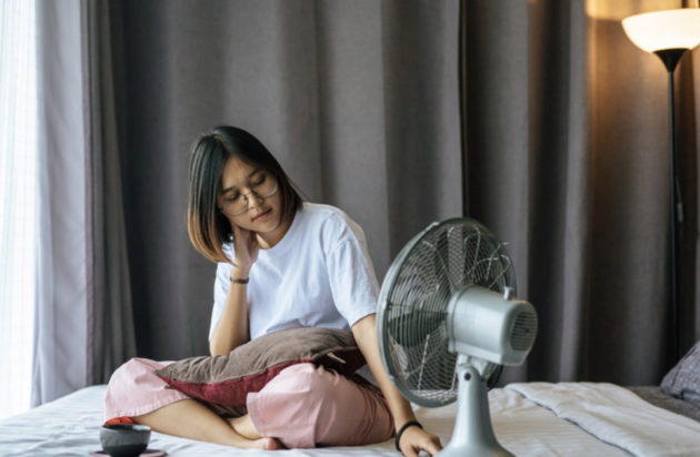 Aνεμιστήρες: Το απλό κόλπο καθαρισμού με 1 απροσδόκητο αντικείμενο, ώστε να δροσίζουν πιο γρήγορα το σπίτι σας