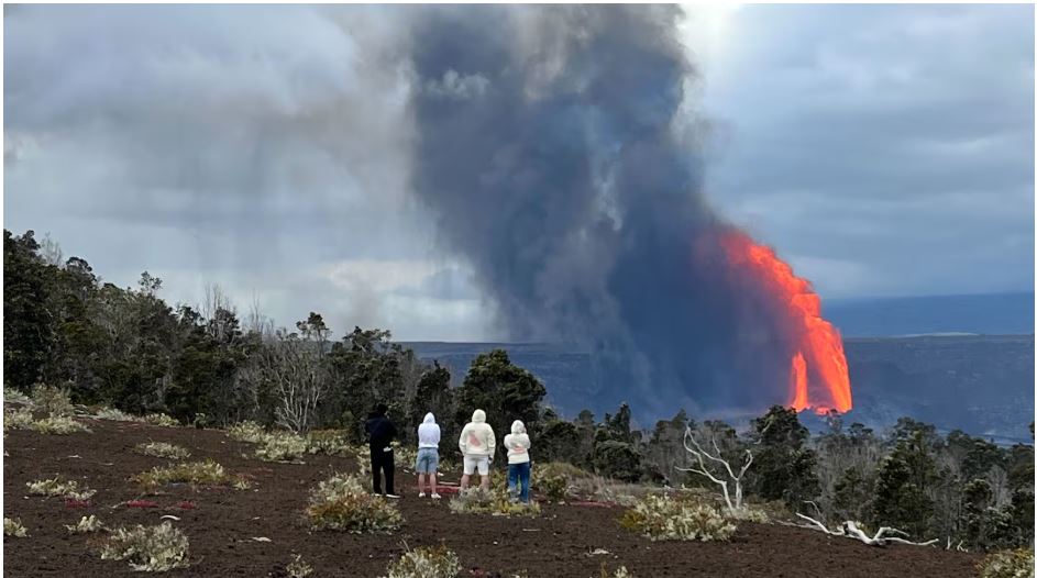 Χαβάη: Εντυπωσιακές εικόνες στο Κιλαουέα – Σιντριβάνια λάβας ύψους 300 μέτρων από το ηφαίστειο