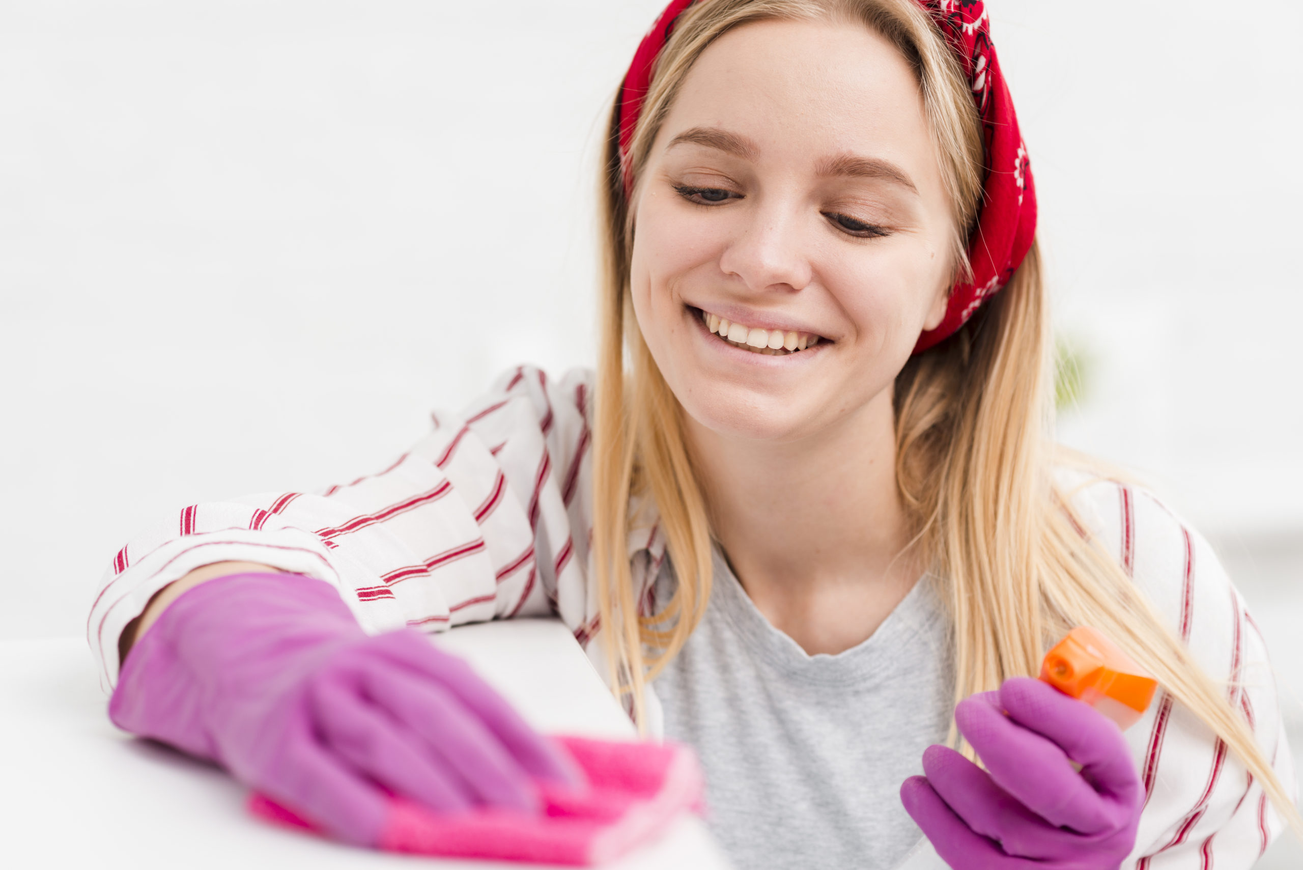 Οι άνθρωποι που νιώθουν καλύτερα όταν καθαρίζουν το σπίτι, συνήθως διαθέτουν 7 χαρακτηριστικά