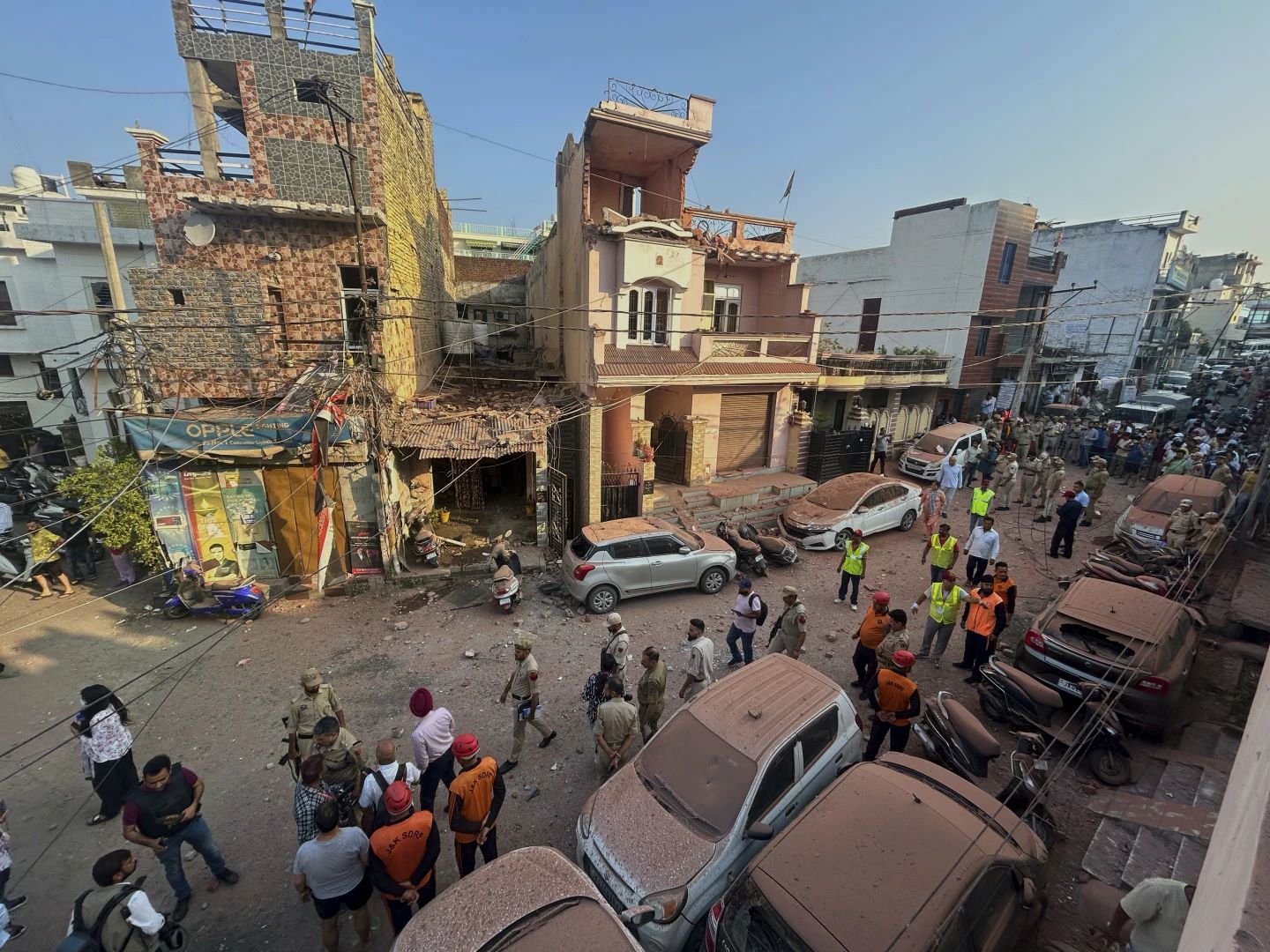 Ινδία- Πακιστάν: Μηνύματα αποκλιμάκωσης μετά τις επιθέσεις – «Αυτοσυγκράτηση» υπό όρους εν μέσω εκρήξεων στο ινδικό Κασμίρ