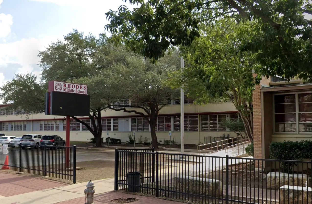 Τέξας: Μαθητής σχεδίαζε μακελειό σε σχολείο με τη βοήθεια της μητέρας του – Του αγόρασε όπλα με αντάλλαγμα να κάνει babysitting στα αδέλφια του