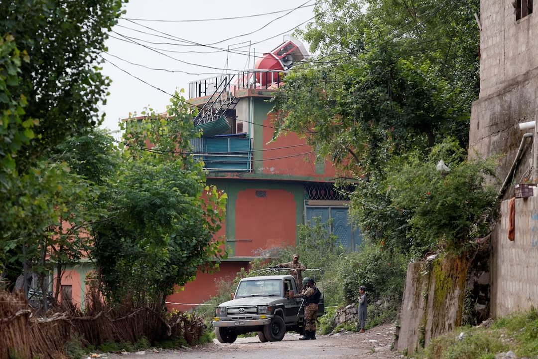 Πακιστάν: Μαρτυρίες από την κόλαση που έζησαν οι κάτοικοι στο Μουζαφαραμπάντ κατά την διάρκεια των επιθέσεων της Ινδίας – «Ανεβήκαμε στους λόφους να σωθούμε»