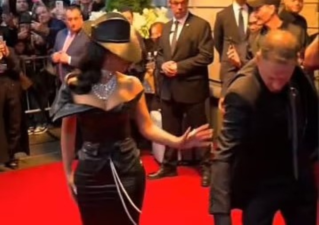 Met Gala 2025: Έξαλλη η Κιμ Καρντάσιαν – Της πάτησαν το φόρεμα – Βίντεο