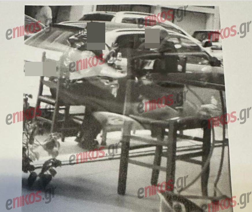 Κτηματολόγιο: Φωτογραφίες – ντοκουμέντα από τη στιγμή της ανταλλαγής εγγράφων και χρημάτων μεταξύ των εμπλεκόμενων στην υπόθεση διαφθοράς
