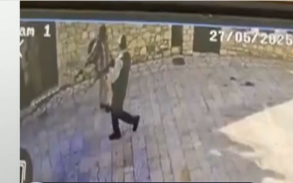 Καλάβρυτα: Βίντεο ντοκουμέντο από τη ληστεία στα ΕΛΤΑ – Με τα καλάσνικοφ στα χέρια οι δράστες