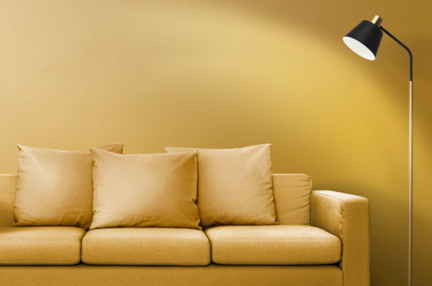 Καναπές: Το απλό κόλπο καθαρισμού για να απαλλαγείτε από τους επίμονους λεκέδες με 1 απροσδόκητο αντικείμενο από την κουζίνα