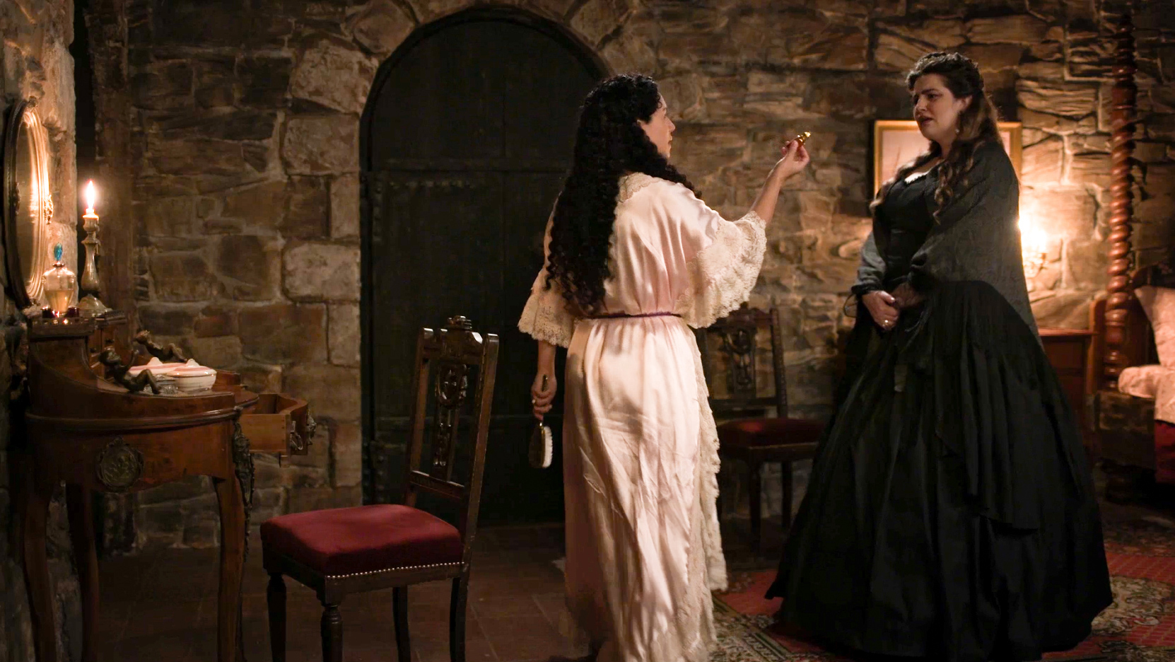 «Μάγισσα – Φλεγόμενη καρδιά»: Η Ρενάτα επιτίθεται στην Πανδώρα