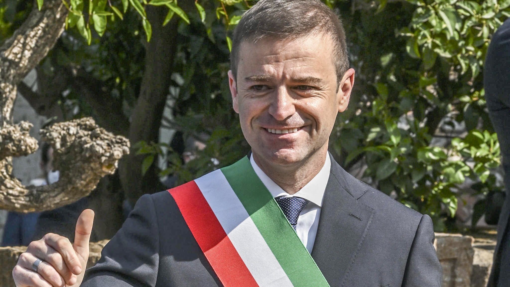 Ιταλία: Συνελήφθη ο δήμαρχος του Σορέντο για χρηματισμό – Οι Αρχές τον έπιασαν «στα πράσα» να δέχεται φάκελο με λεφτά