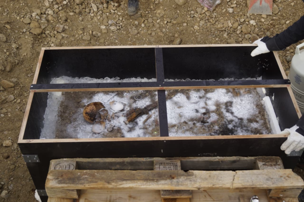 Ο τάφος του παιδιού, παγωμένος από την ανακάλυψή του. Φωτογραφία: BLfD