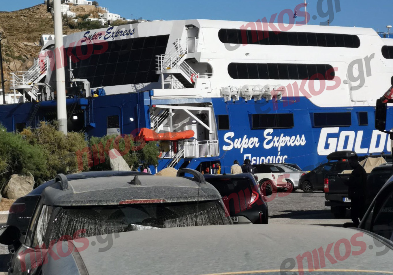 Μύκονος: Πλοίο προσέκρουσε σε ρυμουλκό σκάφος και στον προβλήτα του νησιού – Ταλαιπωρία για 239 επιβάτες – ΦΩΤΟ αναγνώστη