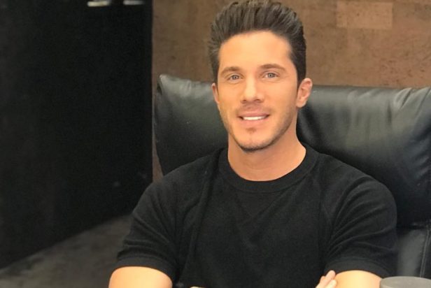 Νίκος Οικονομόπουλος