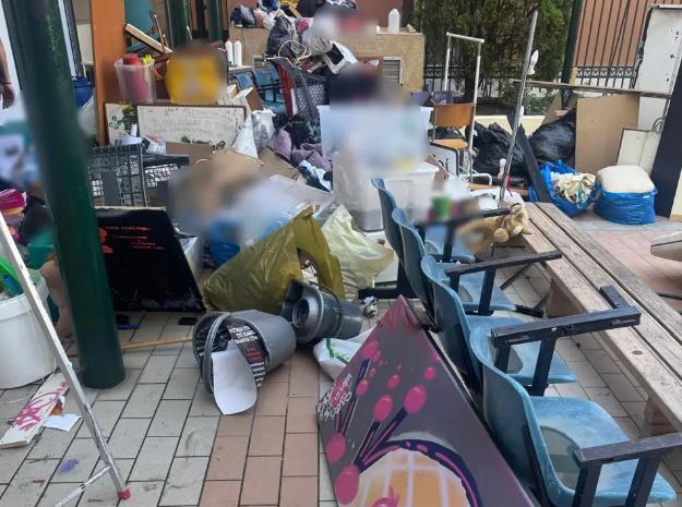 Νομική Σχολή: Νέα έρευνα της ΕΛ.ΑΣ. σε υπό κατάληψη χώρο στο κτίριο – Δείτε φωτογραφίες και βίντεο