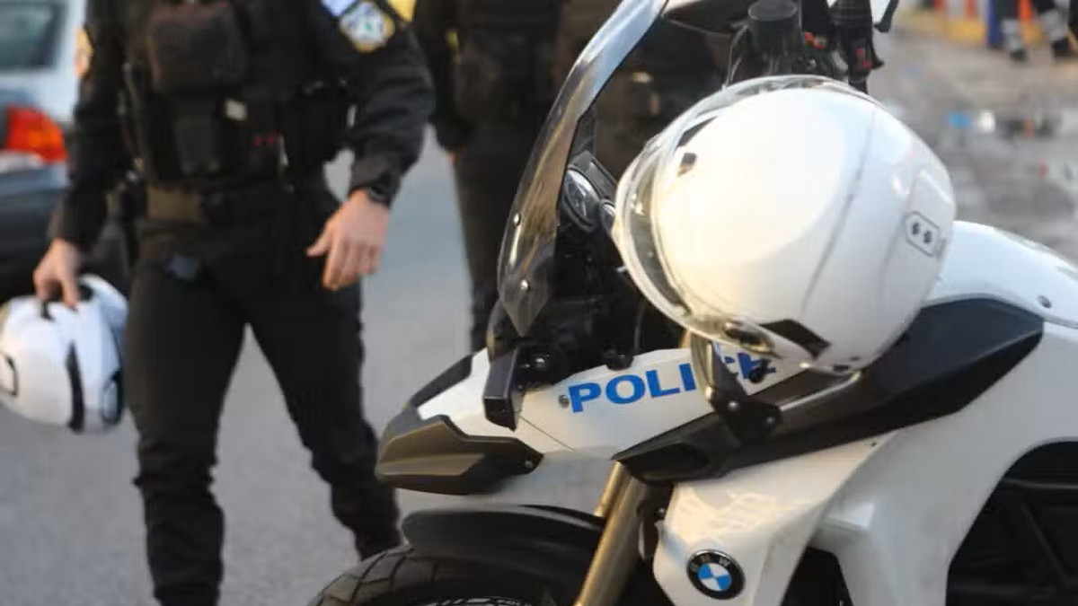 Φωτιά σε μοτοσικλέτα της ομάδας ΔΙ.ΑΣ στη λεωφόρο Ηρακλείου