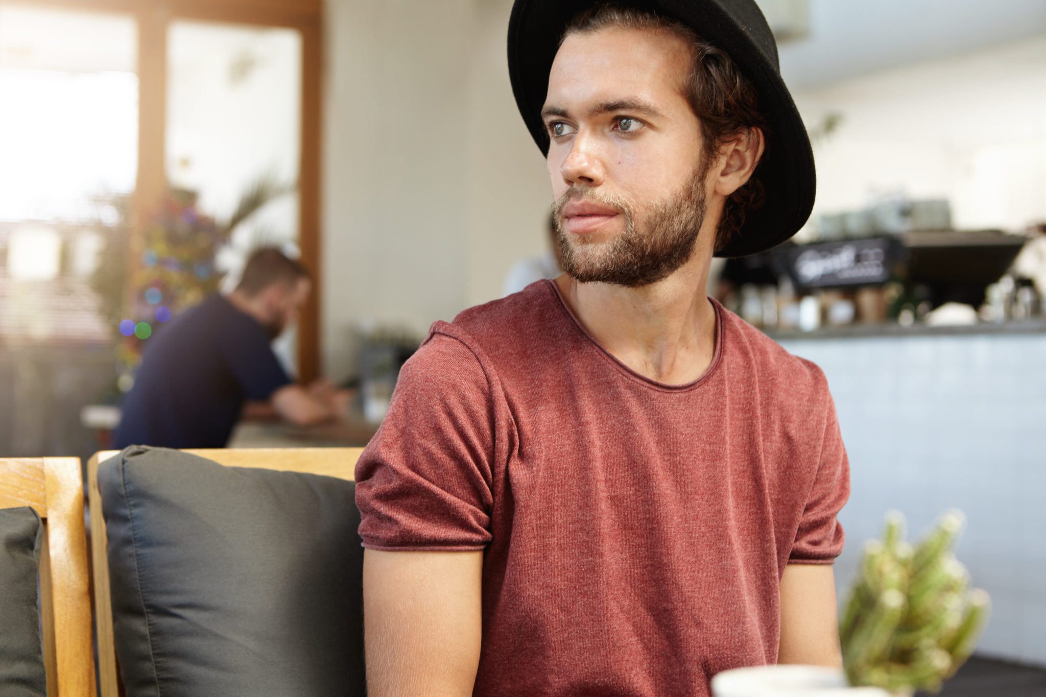 Άνδρας που πάλεψε με τον καρκίνο του παχέος εντέρου αποκαλύπτει: «Αυτά ήταν τα 6 συμπτώματα που αγνόησα πριν τη διάγνωση σε ηλικία 31 ετών»