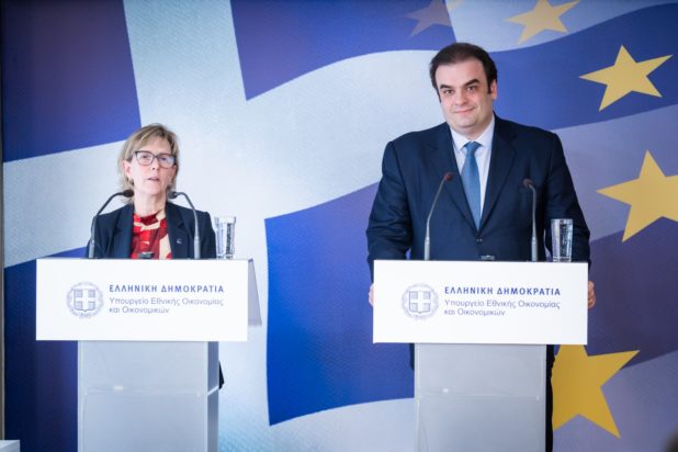 Συνάντηση Πιερρακάκη με την επίτροπο Χρηματοοικονομικών Υπηρεσιών