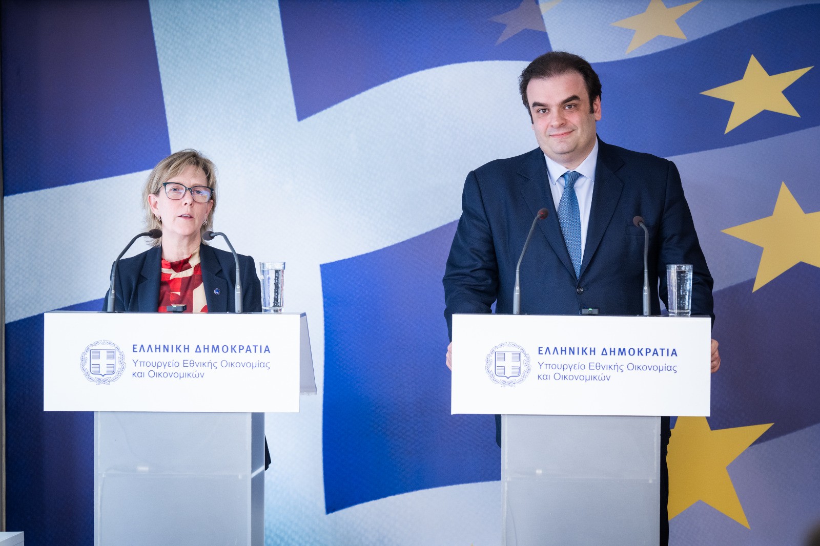 Συνάντηση Πιερρακάκη με την επίτροπο Χρηματοοικονομικών Υπηρεσιών