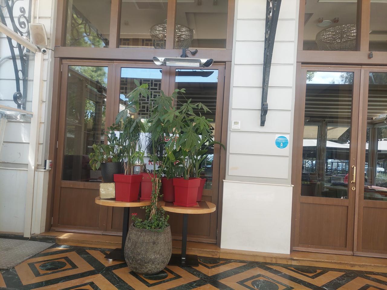 ΑΑΔΕ: Λουκέτο 10 ημερών σε πιτσαρία γιατί αφαιρέθηκε το αυτοκόλλητο «κλειστό λόγω φοροδιαφυγής»