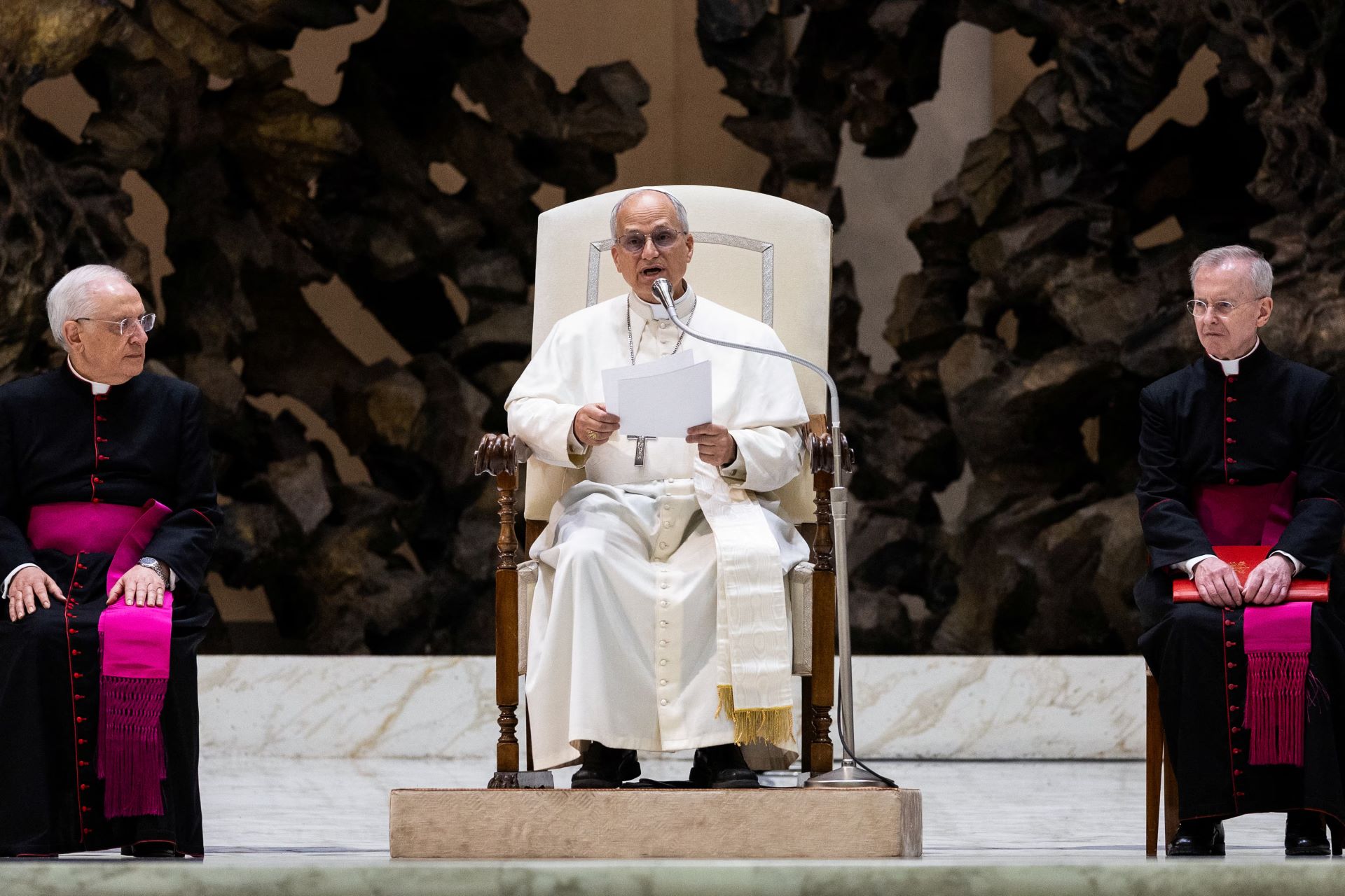 Πάπας Λέων ΙΔ’ για τους πολέμους: Η Αγία Έδρα είναι διατεθειμένη να μεσολαβήσει για να συναντηθούν οι εχθροί