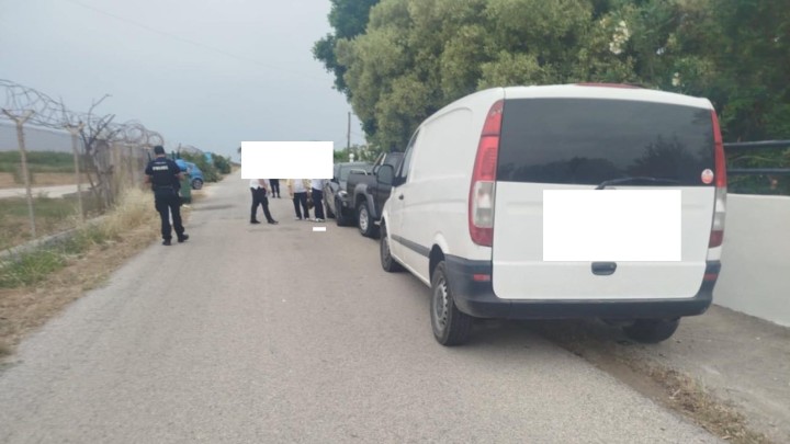 Τραγωδία στη Ρόδο: 64χρονος ανασύρθηκε νεκρός από το όχημά του – Το βαν προσέκρουσε σε σταθμευμένα οχήματα