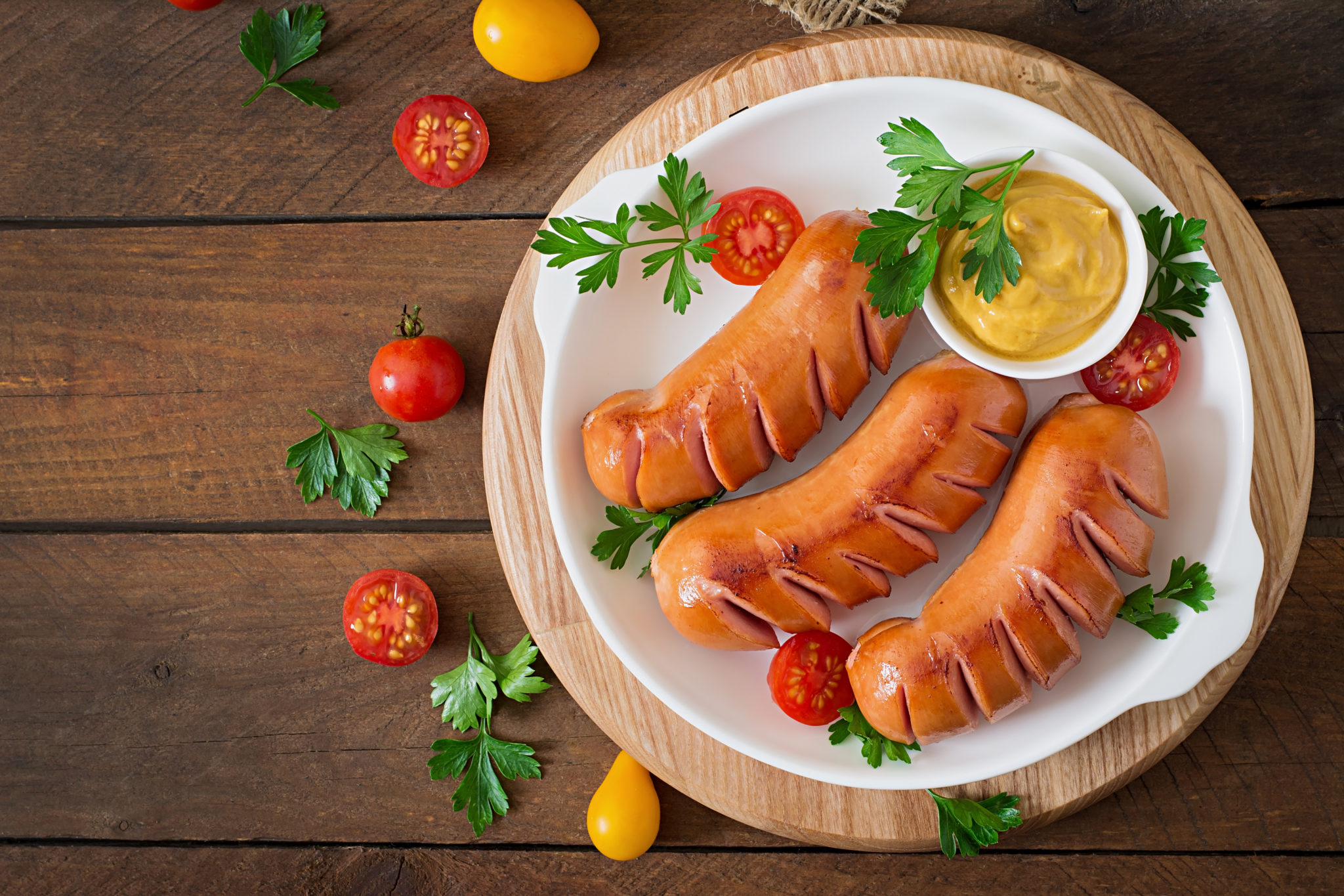 Συνταγή για λαχταριστά λουκάνικα στο air fryer με κρεμώδη σάλτσα μουστάρδας