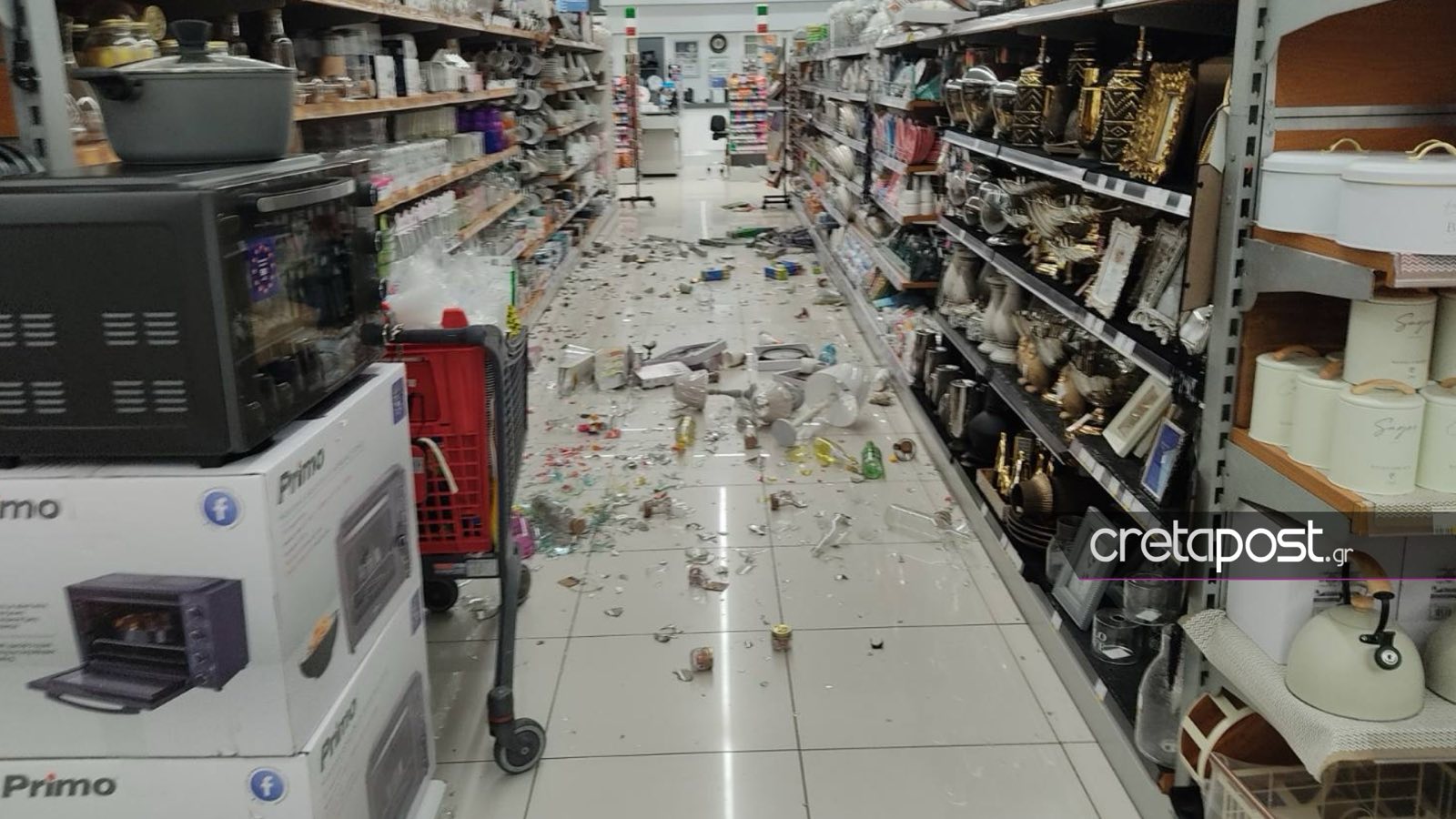 Κρήτη: Βίντεο από τη στιγμή του σεισμού των 6,1 Ρίχτερ – Έπεσε τμήμα κτιρίου στο Ηράκλειο