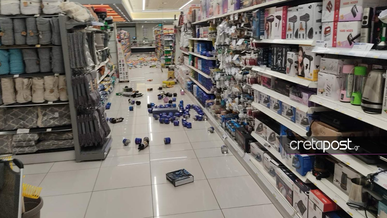 Κρήτη: Βίντεο από τη στιγμή του σεισμού των 6,1 Ρίχτερ – Έπεσε τμήμα κτιρίου στο Ηράκλειο