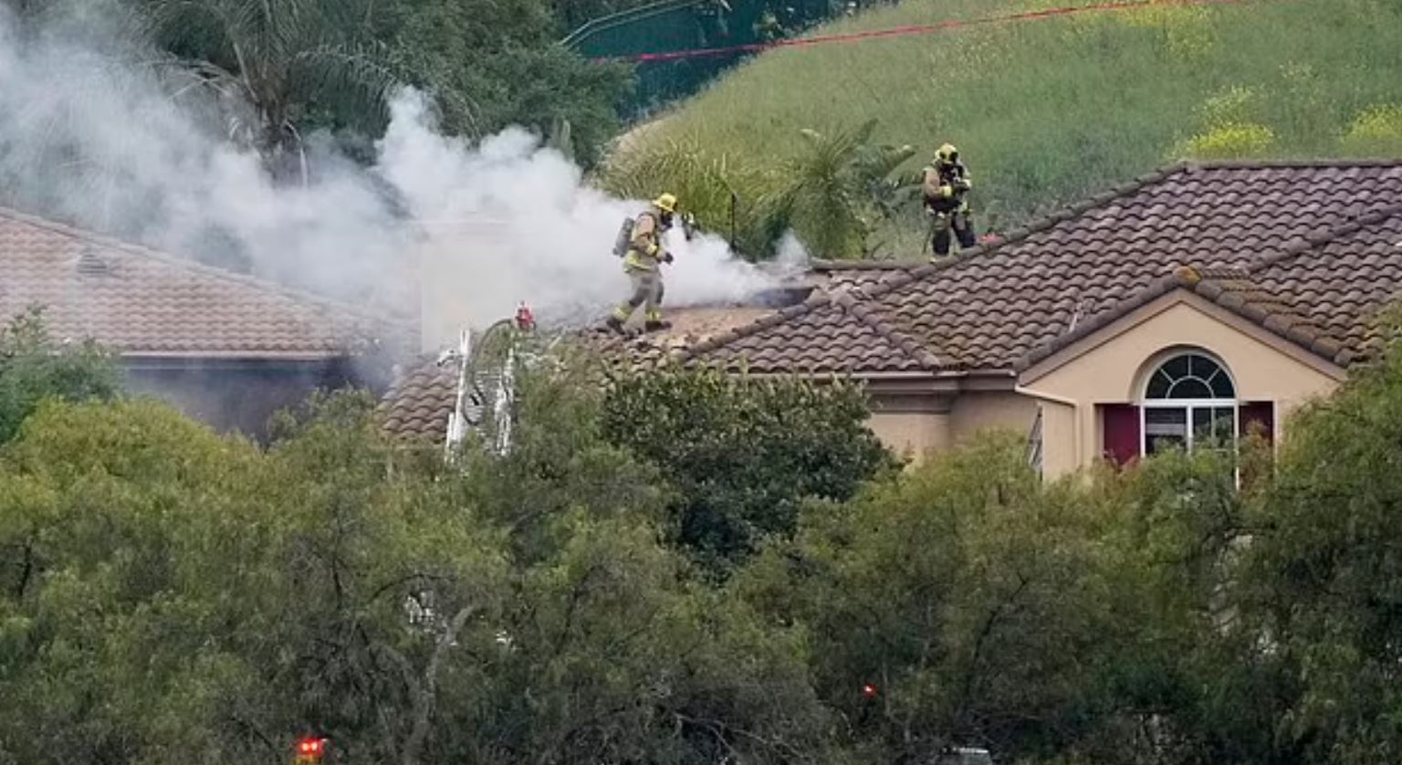 Καλιφόρνια: Αεροπλάνο συνετρίβη σε γειτονιά – Νεκροί οι δύο επιβαίνοντες και ένας σκύλος