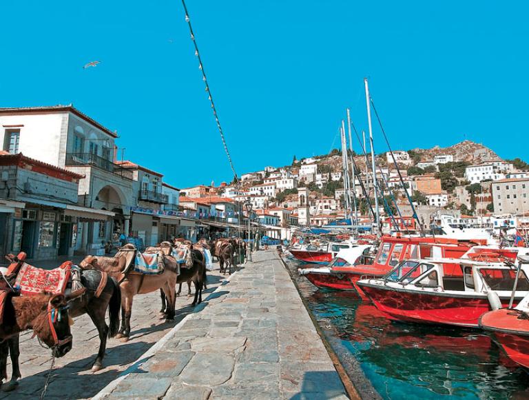 Ύδρα και Σπέτσες: Αυστηρότερο πλαίσιο για τα τροχοφόρα μετά τις καταγγελίες για αυξημένη παρουσία οχημάτων στα νησιά