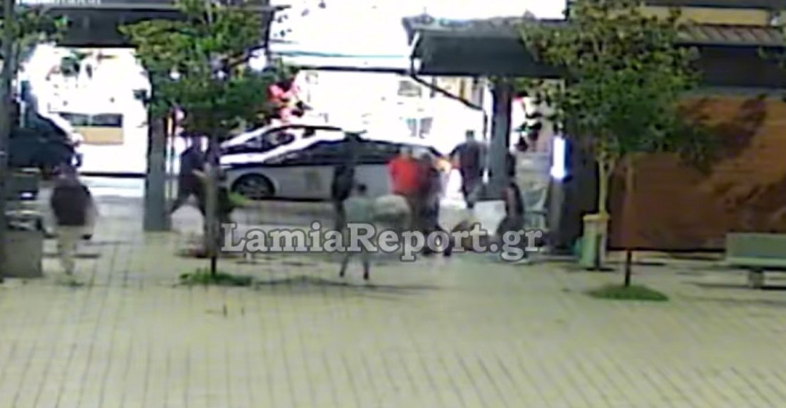 Λαμία: Άγρια συμπλοκή στο κέντρο της πόλης – Τον χτύπησε στο κεφάλι με σίδερο – Δείτε βίντεο