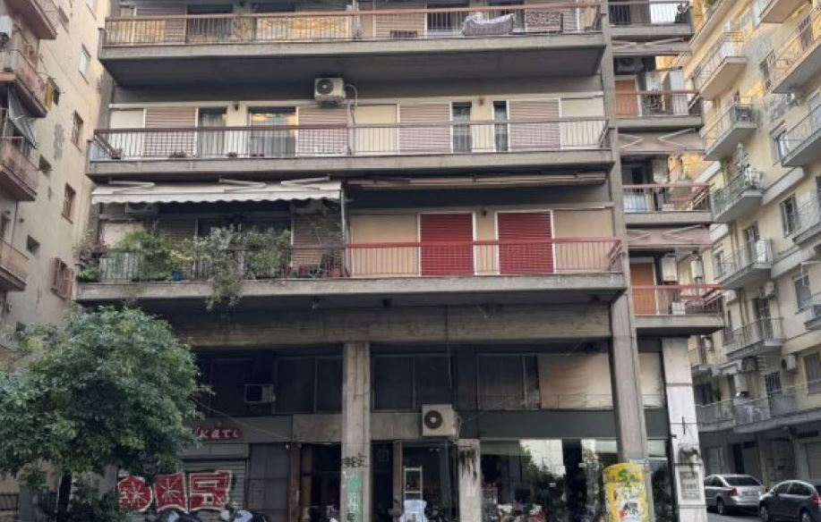 Θεσσαλονίκη: Γυναίκα έπεσε από μπαλκόνι πολυκατοικίας – Νοσηλεύεται σε σοβαρή κατάσταση στη ΜΕΘ