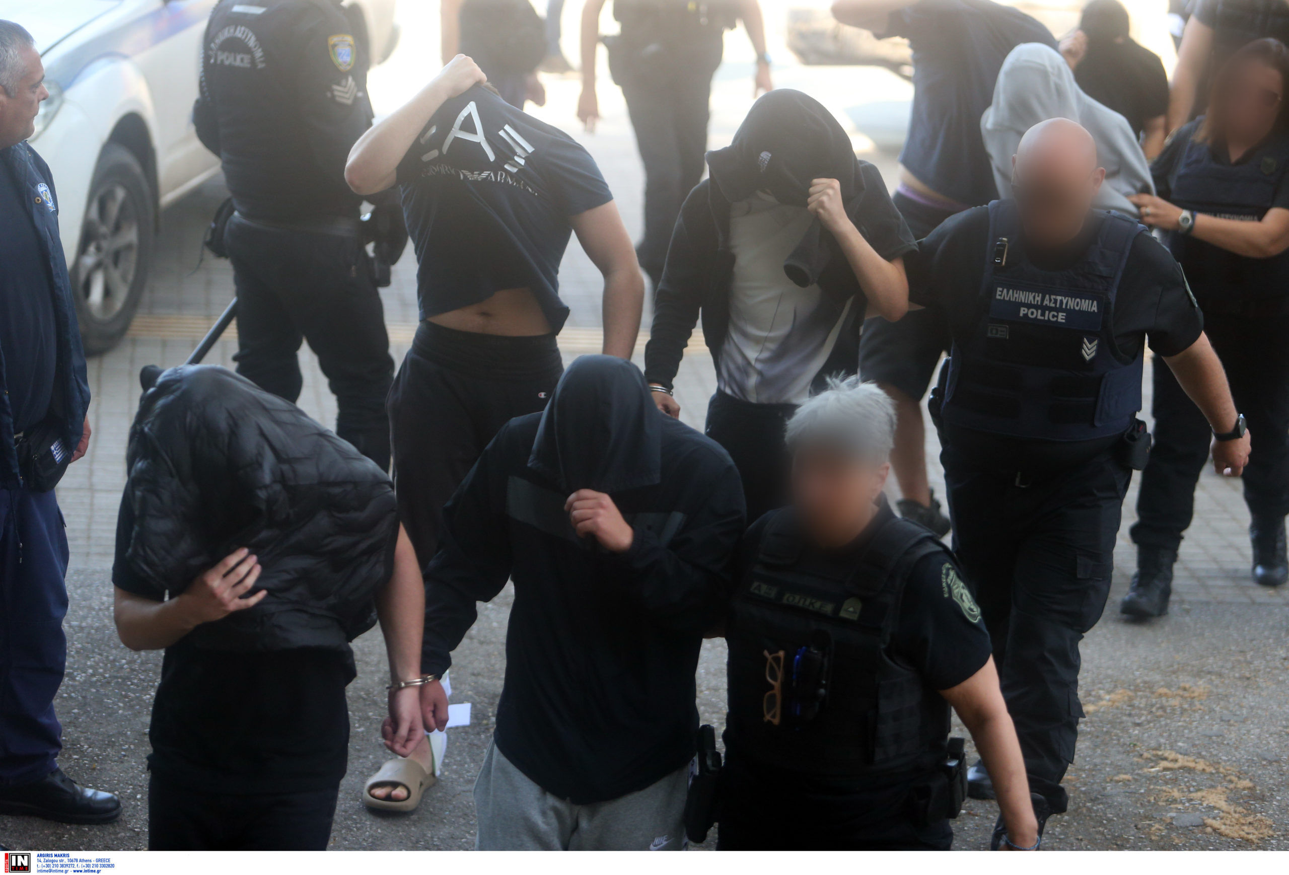 Θεσσαλονίκη: Δίωξη για 13 αδικήματα στους 28 συλληφθέντες για την ακροδεξιά εγκληματική οργάνωση – Απολογούνται το Σαββατοκύριακο