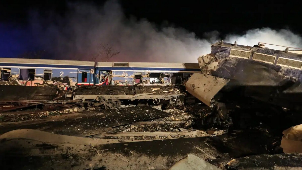 Τέμπη: Νέο ηχητικό ντοκουμέντο αμέσως μετά τη σύγκρουση – Αστυνομικός καθυστερεί να στείλει δυνάμεις λόγω… περιέργειας